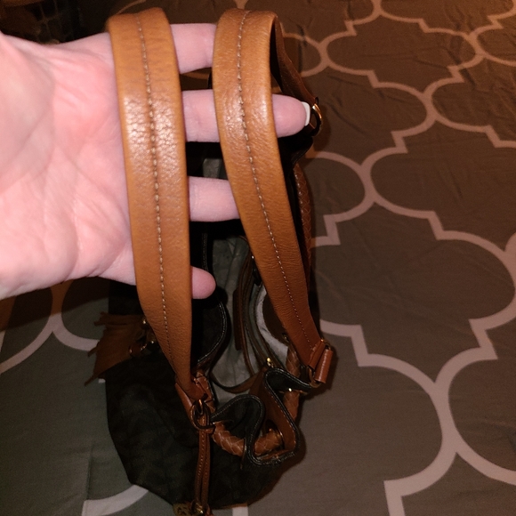 Michael Kors Jet Set Signature bag - Picture 3 of 5